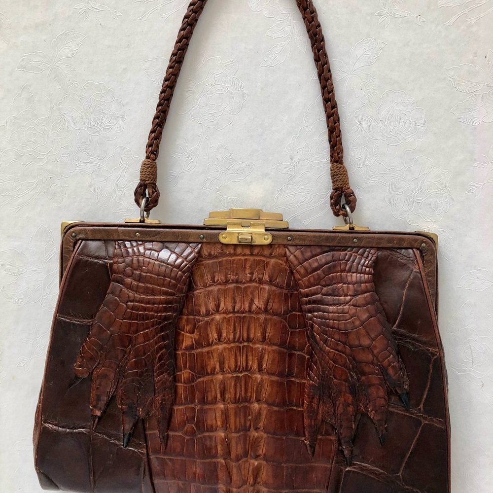 Vintage 40’s era Alligator Purse with feet. Excellent condition leather.